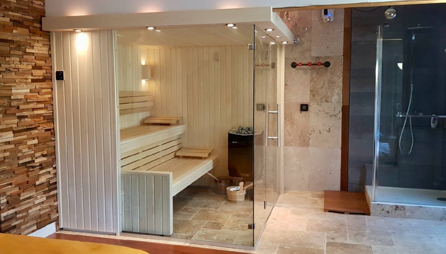 Avantages et inconvénients d'une douche hammam sauna